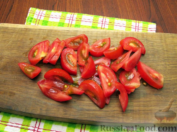 Фото приготовления рецепта: Жареная капуста с помидорами, сладким и острым перцами - шаг №11