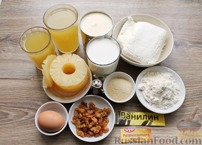 Фото приготовления рецепта: Бисквитный пирог с ананасами, изюмом и творожным желе - шаг №1