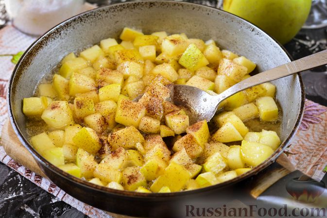 Фото приготовления рецепта: Сдобные булочки-рулетики с яблоками и корицей - шаг №15