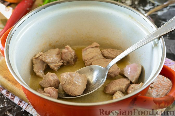Фото приготовления рецепта: Суп из говядины с кабачками - шаг №4