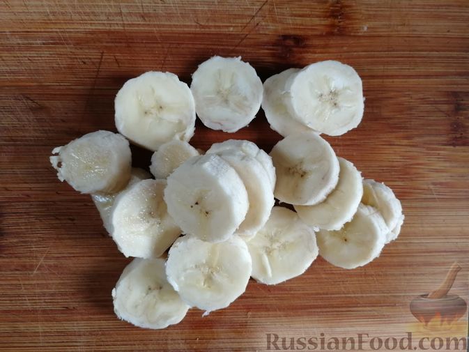 Фото приготовления рецепта: Льняная каша с бананом, изюмом и мёдом - шаг №3