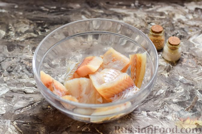 Фото приготовления рецепта: Рыбные зразы с яично-грибной начинкой - шаг №4