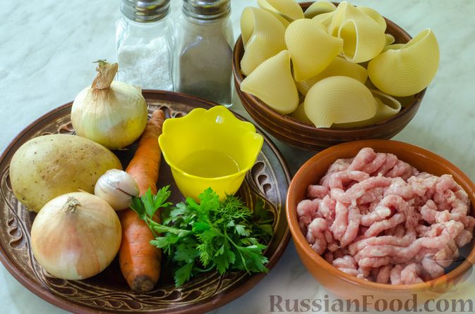 Фото приготовления рецепта: Суп с фаршированными макаронами и тёртым картофелем - шаг №1