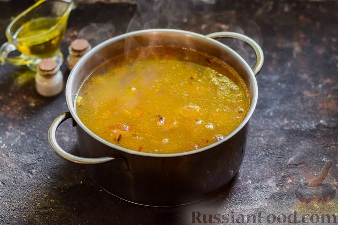 Фото приготовления рецепта: Гречневый суп с консервированной фасолью и беконом - шаг №10