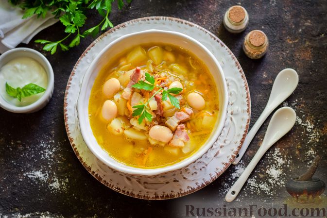 Фото приготовления рецепта: Гречневый суп с консервированной фасолью и беконом - шаг №11