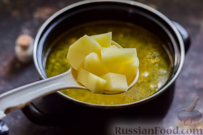Фото приготовления рецепта: Суп с курицей и шпинатом - шаг №5