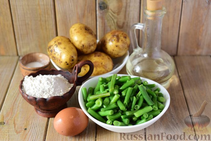 Фото приготовления рецепта: Картофельные оладьи со стручковой фасолью - шаг №1