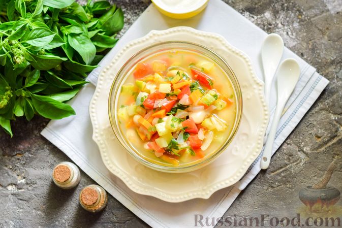 Фото приготовления рецепта: Суп с консервированной фасолью, кабачками и помидорами - шаг №12