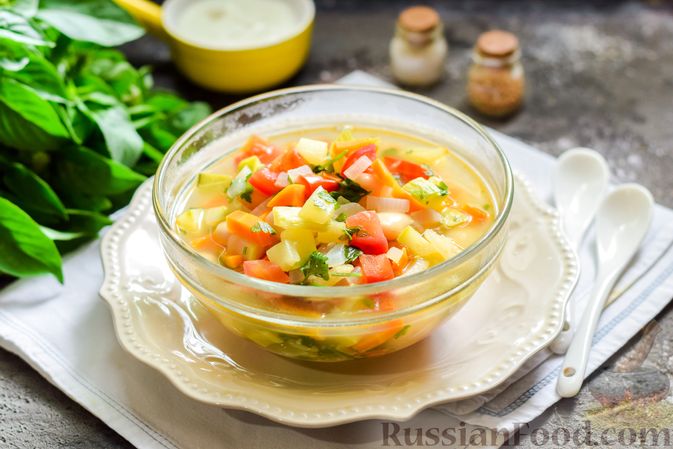 Фото приготовления рецепта: Суп с консервированной фасолью, кабачком и помидорами - шаг №13