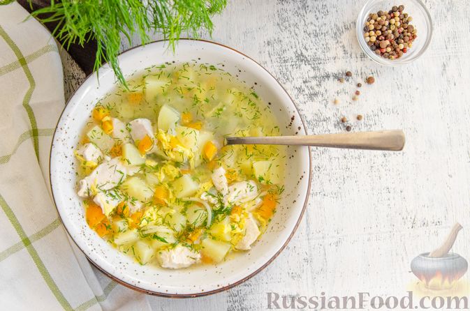 Фото приготовления рецепта: Куриный суп с молодым картофелем и яйцом - шаг №12