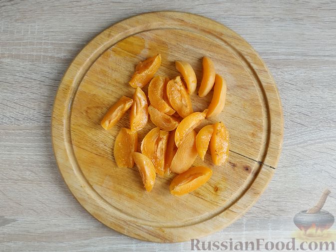 Фото приготовления рецепта: Абрикосовый смузи с апельсином и мороженым - шаг №3
