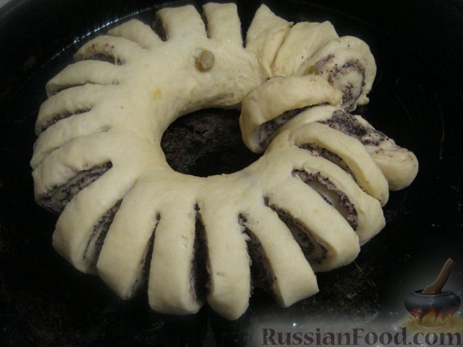 Фото приготовления рецепта: Открытый пирог из песочного творожного теста с яблочно-маковой начинкой - шаг №3