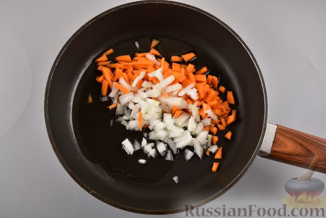 Фото приготовления рецепта: Суп с фрикадельками и фунчозой - шаг №9