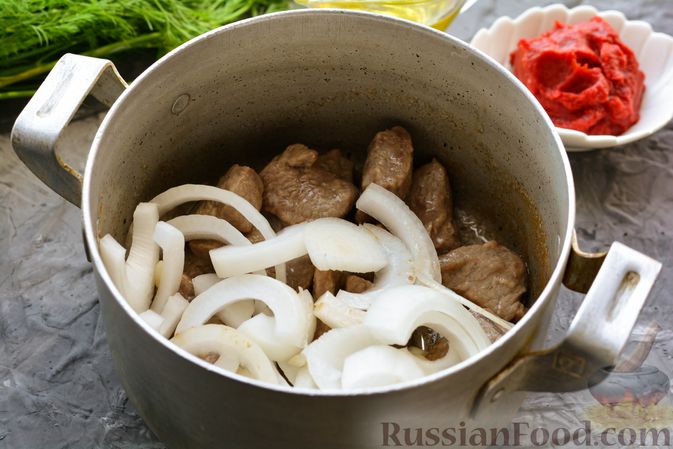 Фото приготовления рецепта: Тушёная телятина с кабачками - шаг №5
