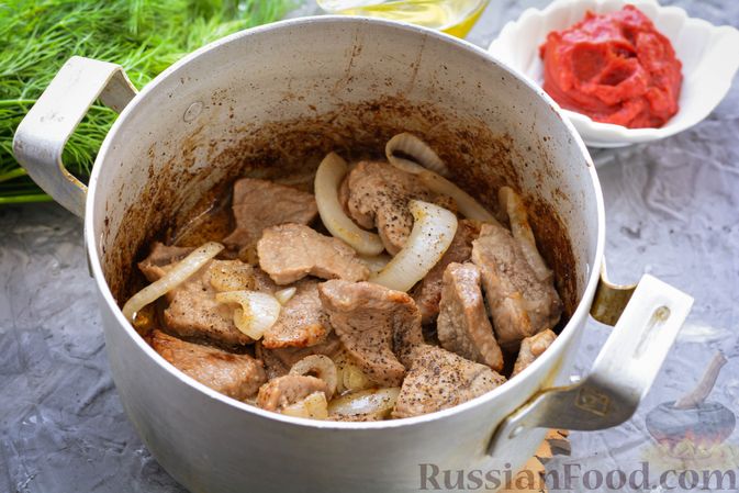 Фото приготовления рецепта: Тушёная телятина с кабачками - шаг №6