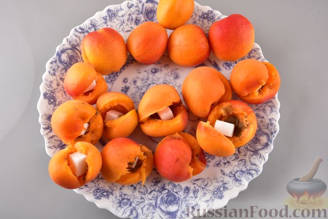 Фото приготовления рецепта: Ленивые вареники с абрикосами - шаг №4