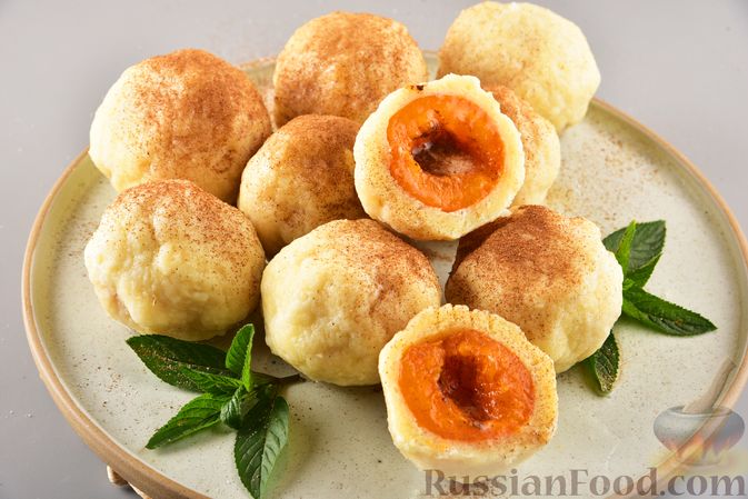 Фото к рецепту: Ленивые вареники с абрикосами