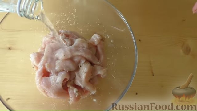 Фото приготовления рецепта: Куриная грудка в кляре на минералке - шаг №1