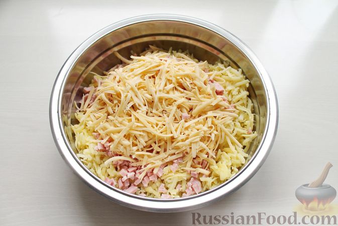 Фото приготовления рецепта: Картофельные кнели с ветчиной и сыром, со сливочно-сырным соусом - шаг №4