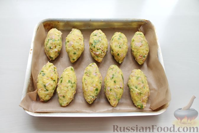 Фото приготовления рецепта: Картофельные кнели с ветчиной и сыром, со сливочно-сырным соусом - шаг №9