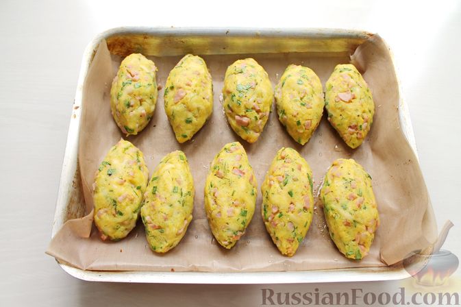 Фото приготовления рецепта: Картофельные кнели с ветчиной и сыром, со сливочно-сырным соусом - шаг №11