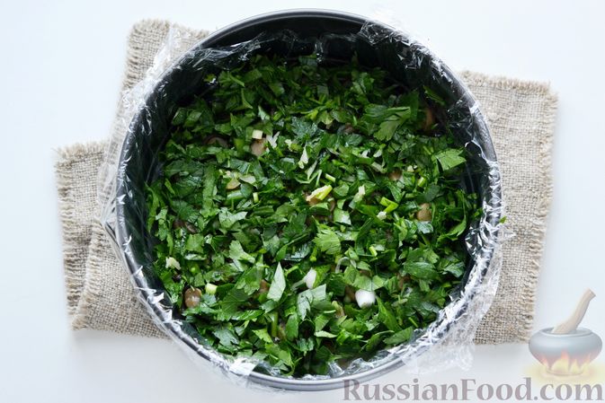 Фото приготовления рецепта: Слоеный салат «Грибная поляна» - шаг №13