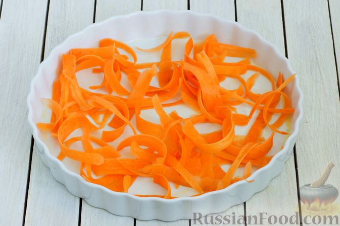 Фото приготовления рецепта: Кольраби, запечённая с морковью и сыром - шаг №2