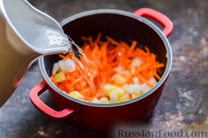 Фото приготовления рецепта: Суп с фрикадельками, картофелем и капустой - шаг №8
