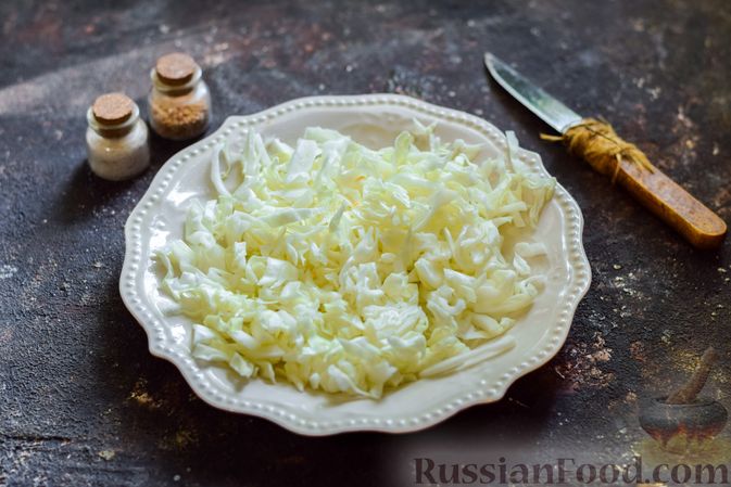 Фото приготовления рецепта: Суп с фрикадельками, картофелем и капустой - шаг №9