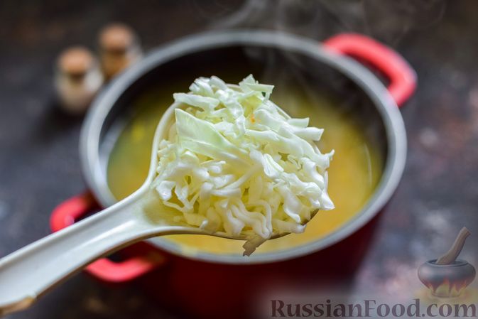 Фото приготовления рецепта: Суп с фрикадельками, картофелем и капустой - шаг №11