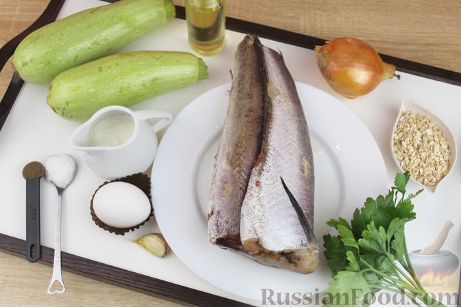 Фото приготовления рецепта: Рыбные котлеты с кабачками и овсяными хлопьями (в духовке) - шаг №1