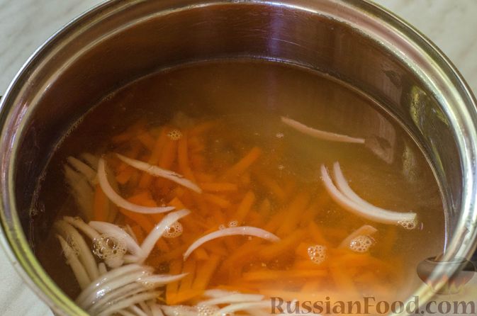 Фото приготовления рецепта: Суп с говяжьими рёбрами и молодой капустой - шаг №7