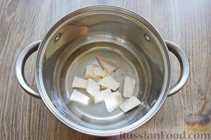 Фото приготовления рецепта: Мини-эклеры с творожным кремом и черникой - шаг №2