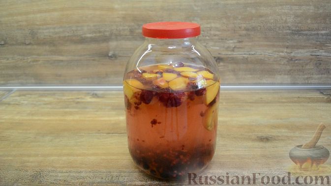 Фото приготовления рецепта: Домашний ферментированный ягодно-фруктовый лимонад - шаг №4