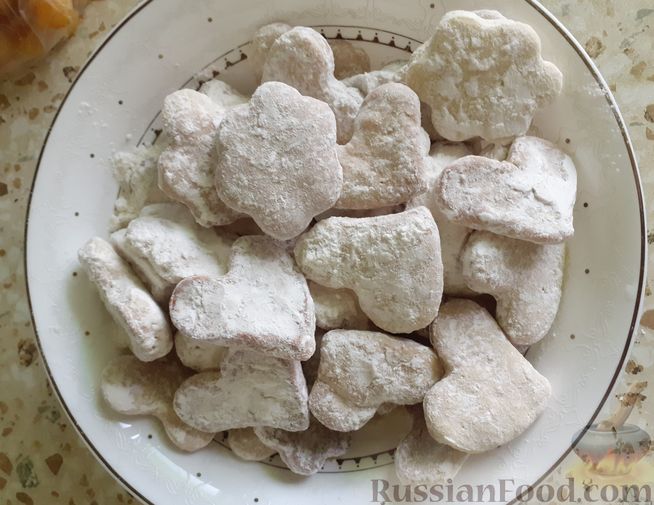 Фото к рецепту: Песочное печенье на маргарине и сметане