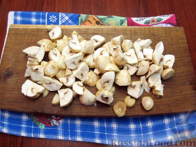 Фото приготовления рецепта: Холодник на кефире, с жареными грибами - шаг №9