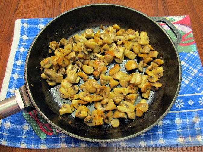Фото приготовления рецепта: Холодник на кефире, с жареными грибами - шаг №10