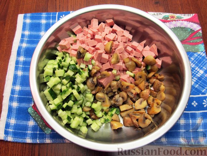 Фото приготовления рецепта: Холодник на кефире, с жареными грибами - шаг №12