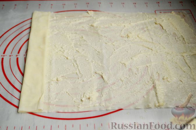 Фото приготовления рецепта: Пирог из теста фило, с брынзой - шаг №6
