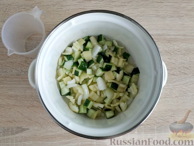 Фото приготовления рецепта: Холодный суп-пюре из болгарского перца и огурцов - шаг №6