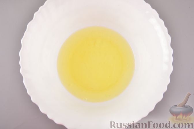 Фото приготовления рецепта: Ореховое безе с йогуртом и малиной - шаг №2