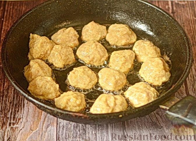 Фото приготовления рецепта: Куриные котлетки в соево-медовом соусе - шаг №5