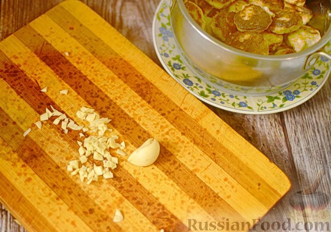 Фото приготовления рецепта: Куриные котлетки в соево-медовом соусе - шаг №8