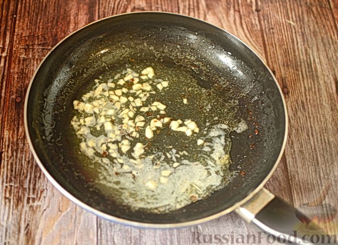 Фото приготовления рецепта: Куриные котлетки в соево-медовом соусе - шаг №9