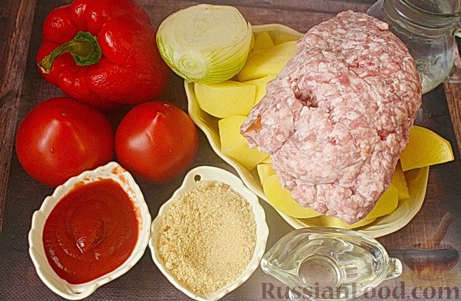 Фото приготовления рецепта: Котлеты, тушенные с картофелем и болгарским перцем - шаг №1