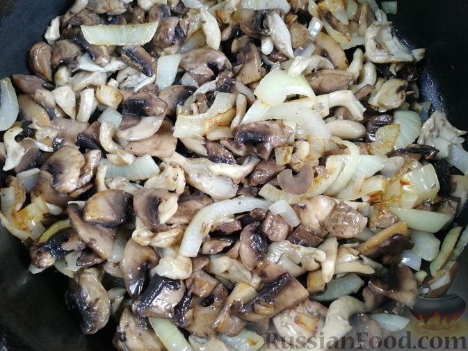 Фото приготовления рецепта: Макароны с грибным соусом - шаг №8