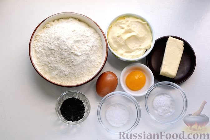 Фото приготовления рецепта: Пирожки с курицей и баклажанами, из песочного теста - шаг №4