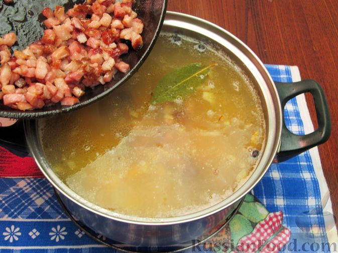 Фото приготовления рецепта: Гороховый суп с копчёностями - шаг №15