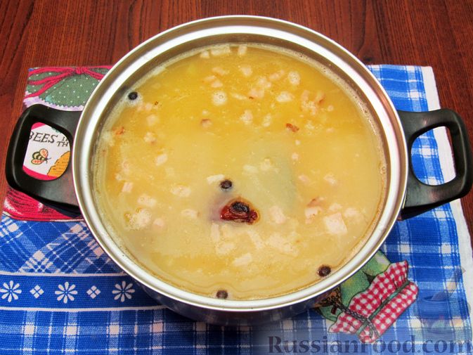 Фото приготовления рецепта: Гороховый суп с копчёностями - шаг №17