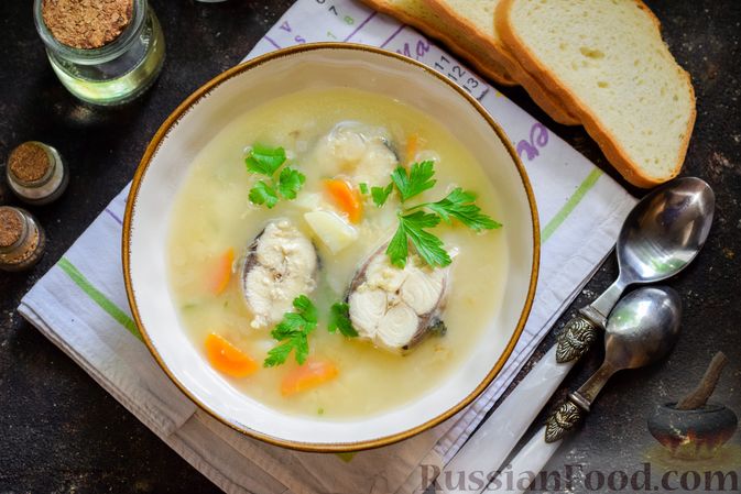 Фото приготовления рецепта: Рыбный суп из скумбрии с пшеном - шаг №12